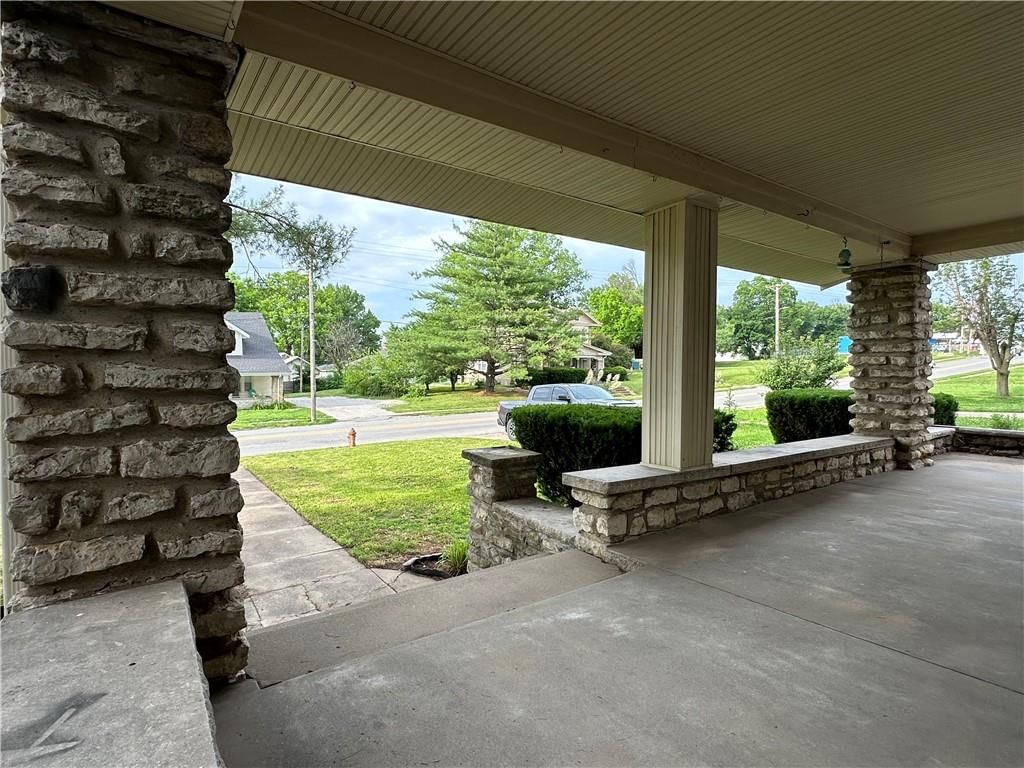 305 E Main Street — photo 3