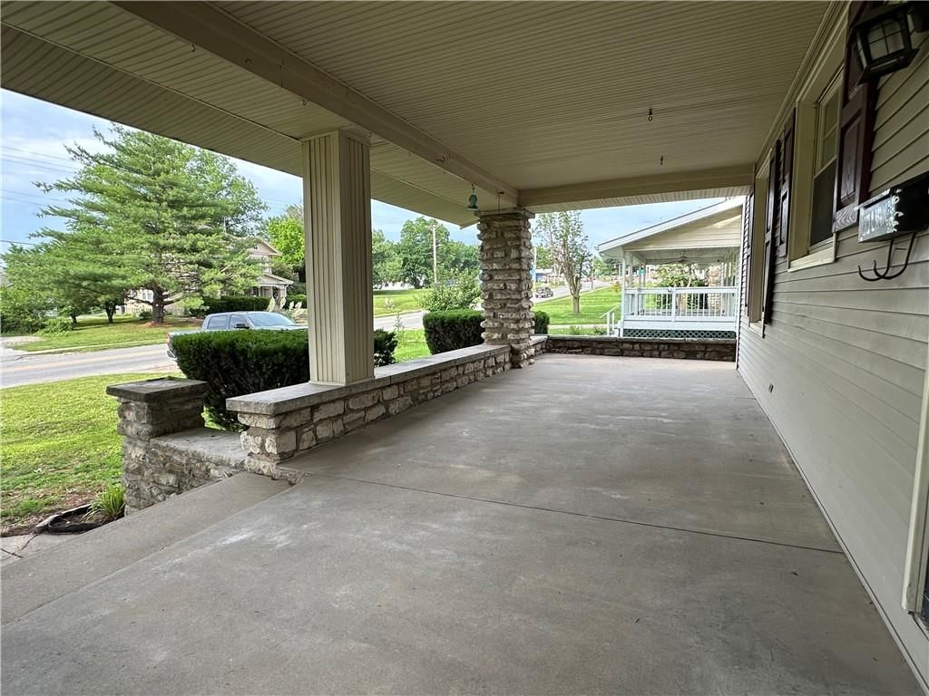 305 E Main Street — photo 4