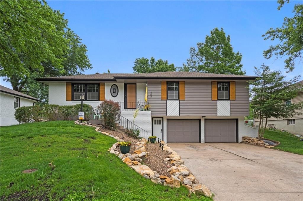 1208 SW Speas Drive, Blue Springs, MO