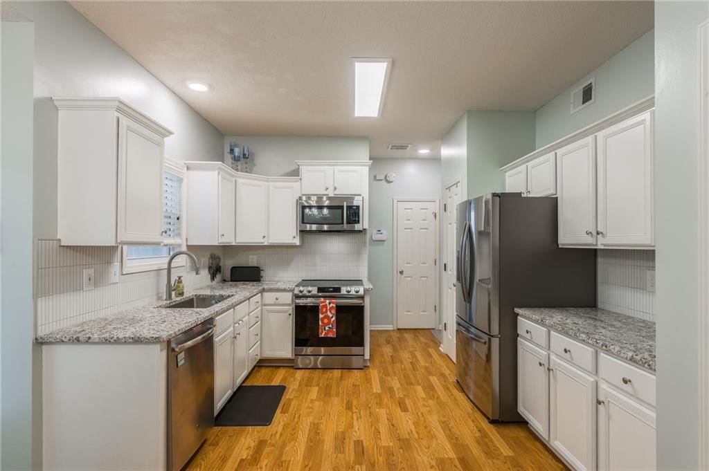 1421 E 155th Street — photo 12