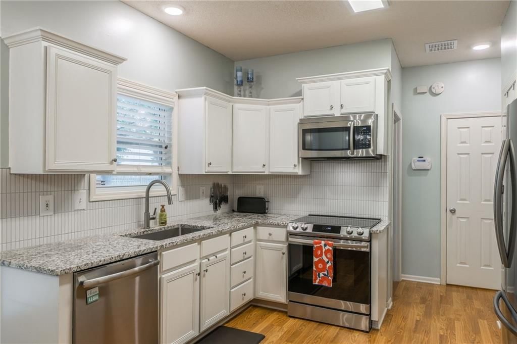 1421 E 155th Street — photo 13