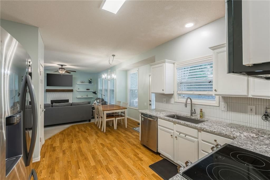 1421 E 155th Street — photo 14