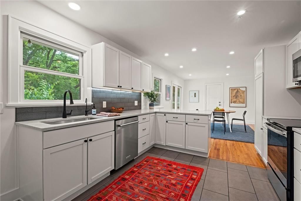 1221 W 19th Terrace — photo 14