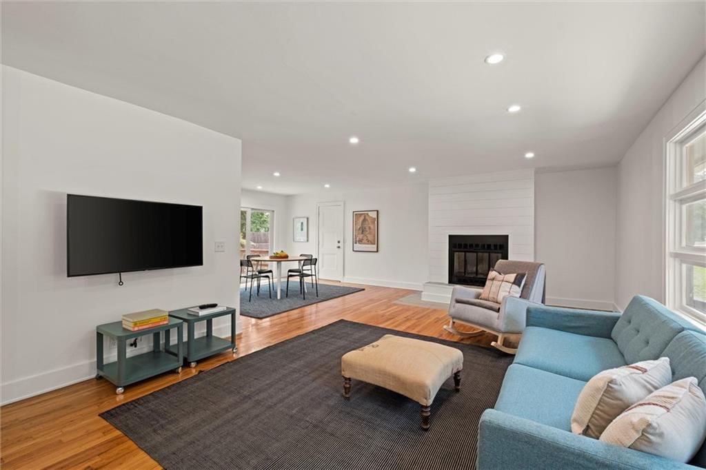 1221 W 19th Terrace — photo 4