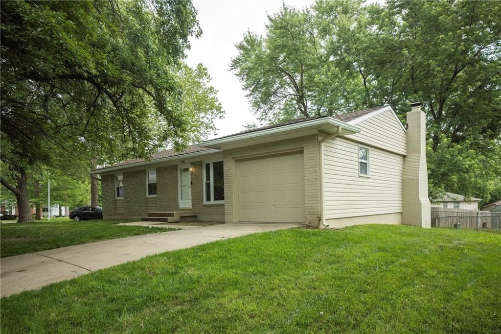 2105 Calumet Drive — photo 2