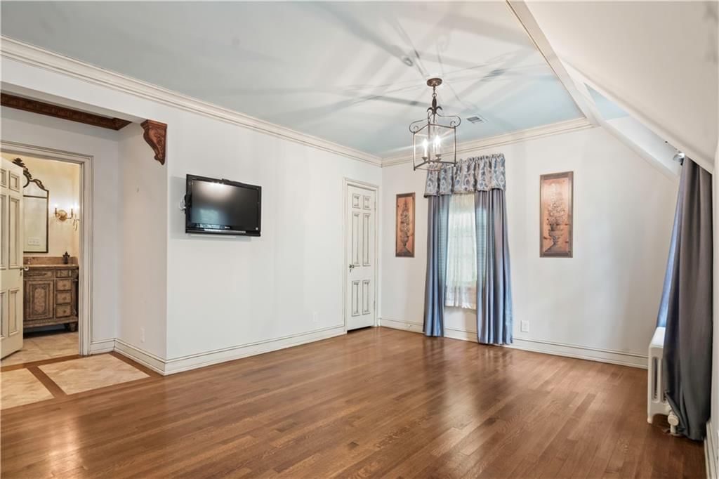 1225 W 57 Street — photo 46