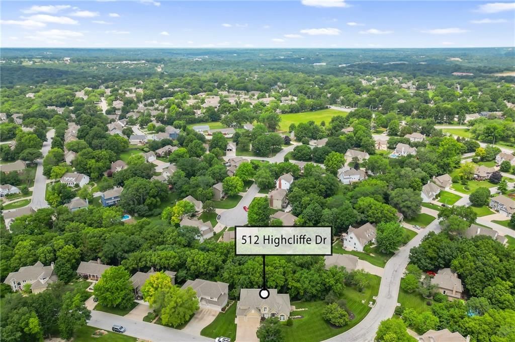 512 NW Highcliffe Drive — photo 2