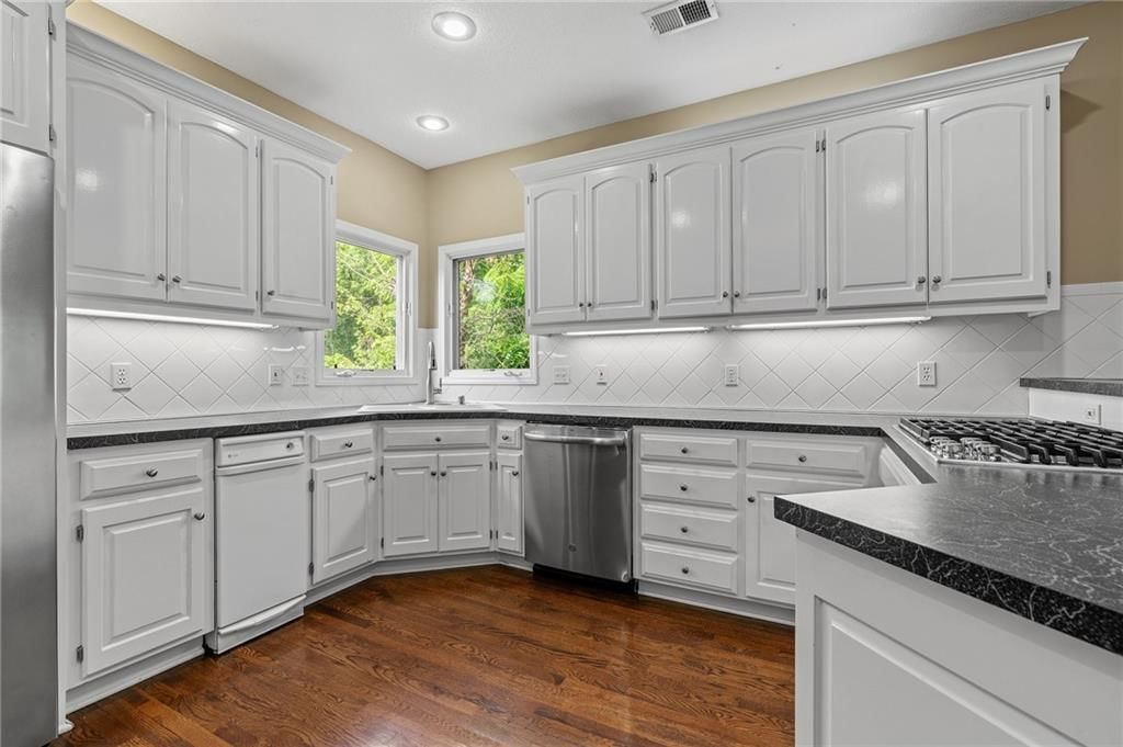 512 NW Highcliffe Drive — photo 12
