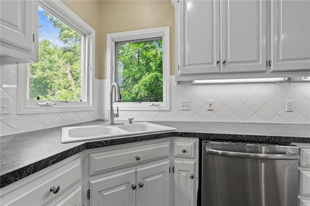 512 NW Highcliffe Drive — photo 14