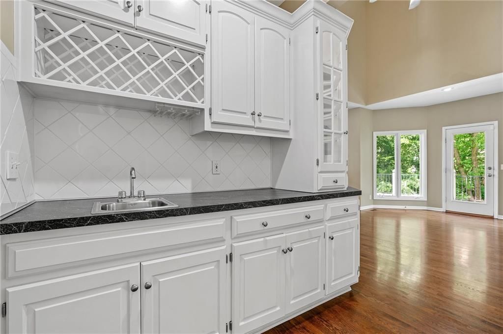 512 NW Highcliffe Drive — photo 16