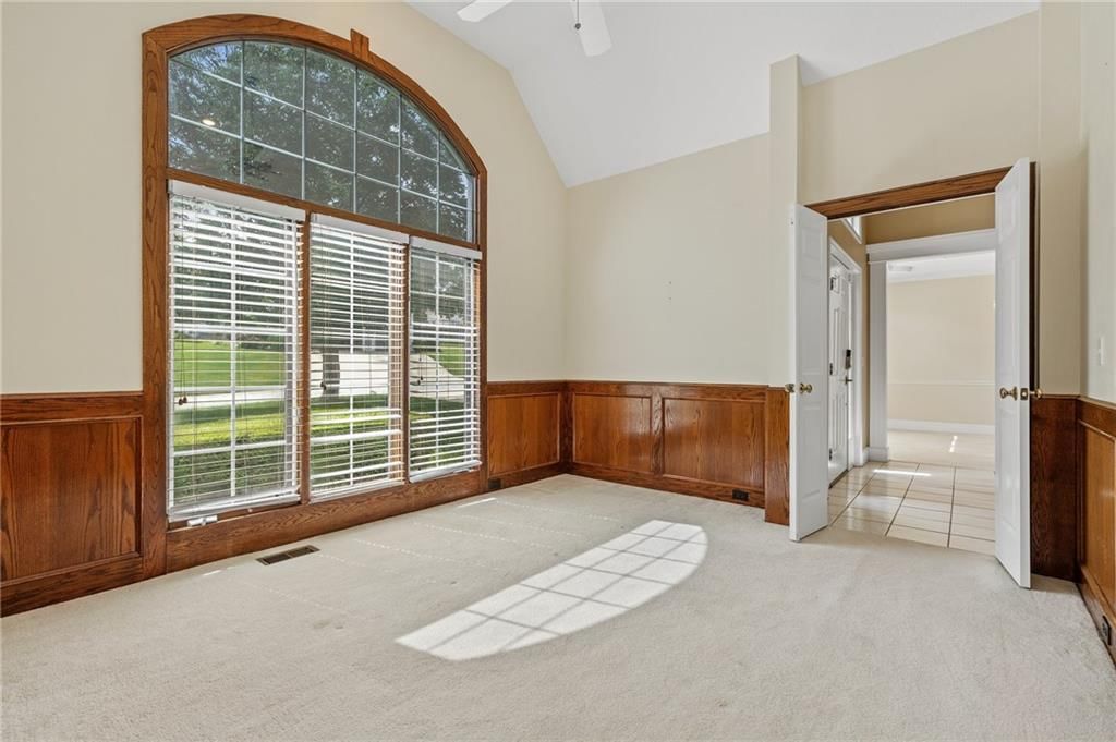 512 NW Highcliffe Drive — photo 32