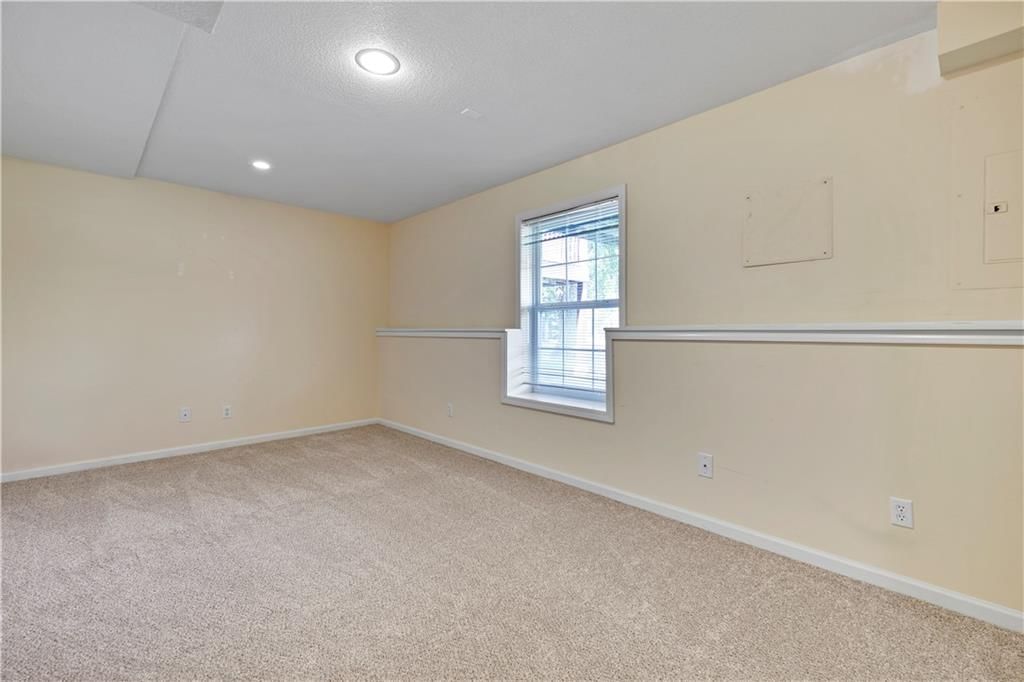16127 Linden Street — photo 32