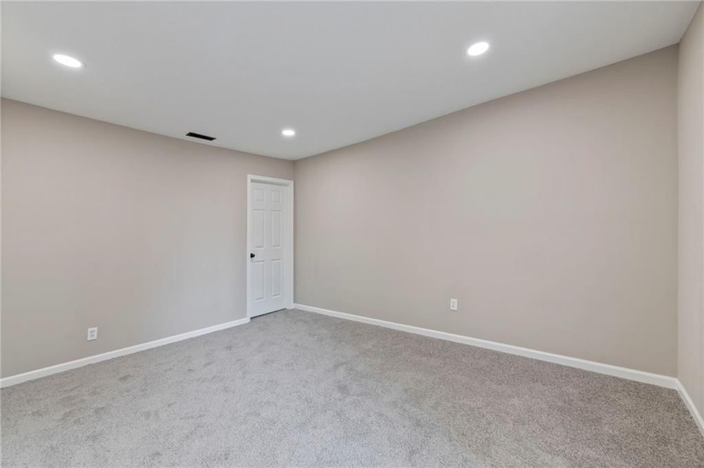 605 Oak Street — photo 13