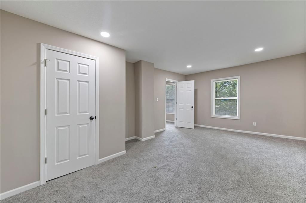 605 Oak Street — photo 17