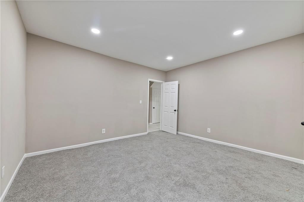 605 Oak Street — photo 20