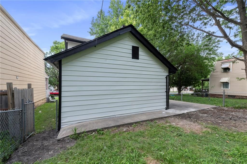 605 Oak Street — photo 23
