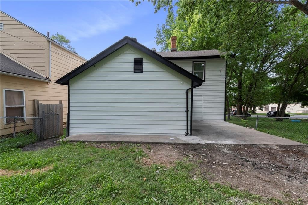 605 Oak Street — photo 24