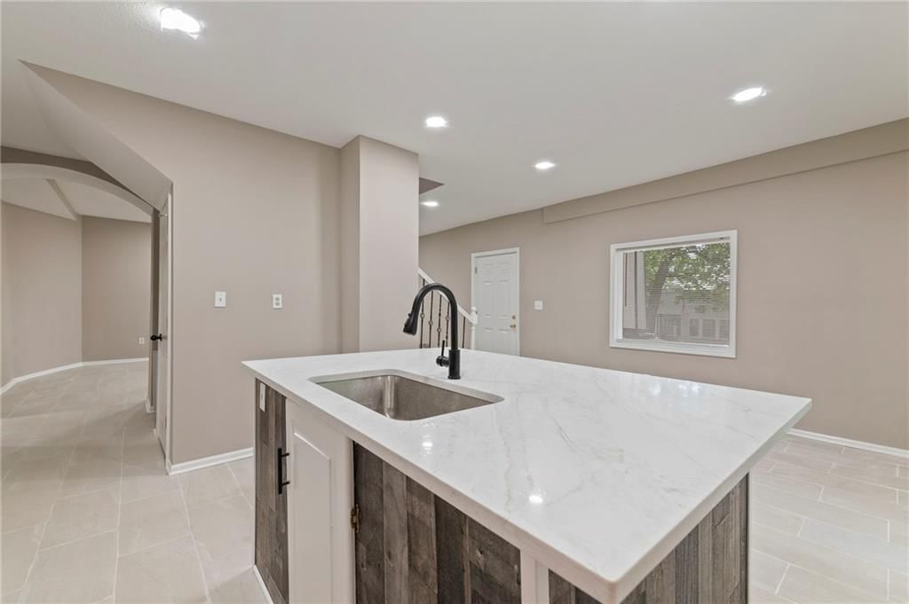 605 Oak Street — photo 7