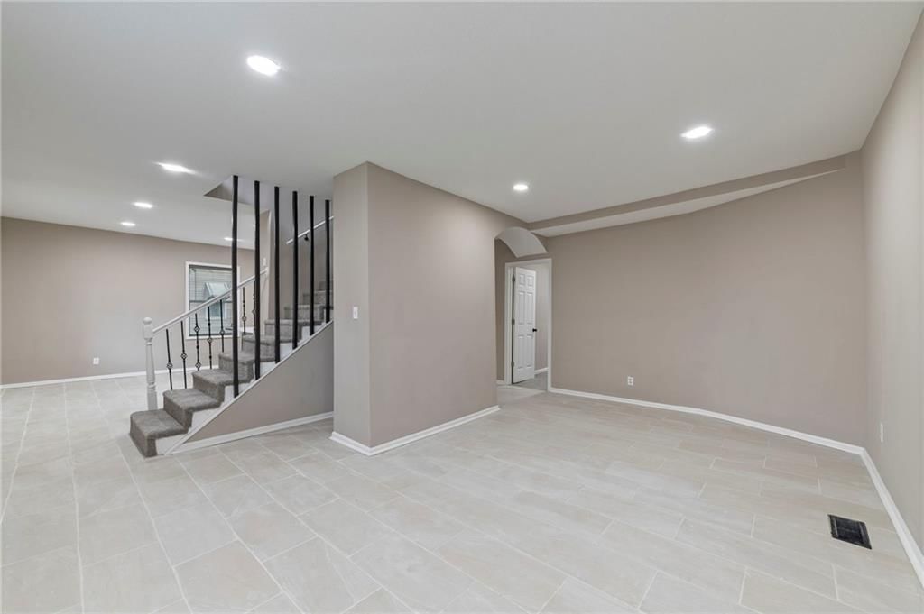 605 Oak Street — photo 10
