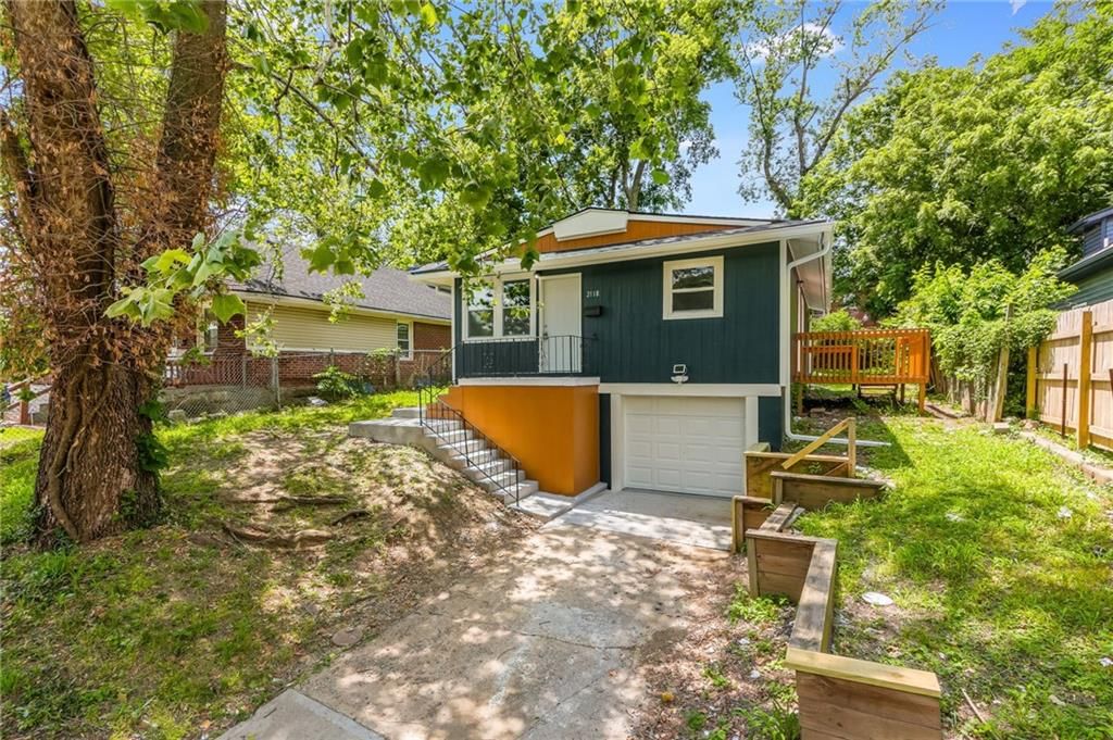2118 KANSAS Avenue — photo 2