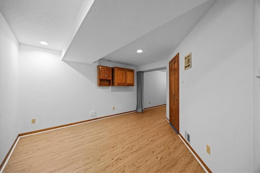 8 College Place W — photo 13