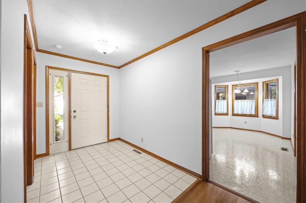 8 College Place W — photo 3