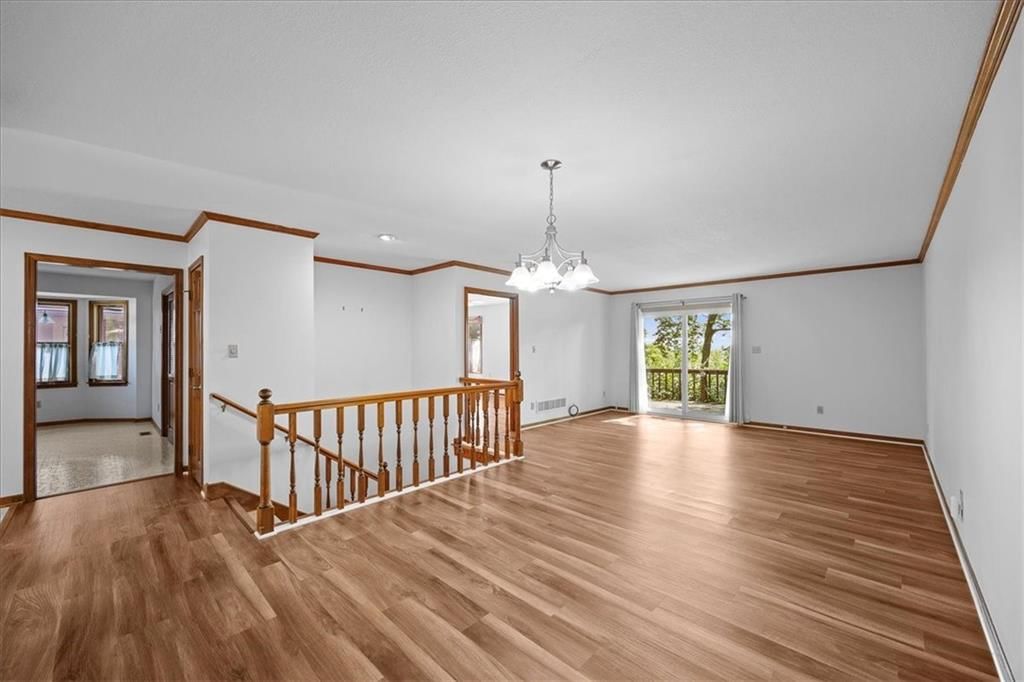 8 College Place W — photo 4
