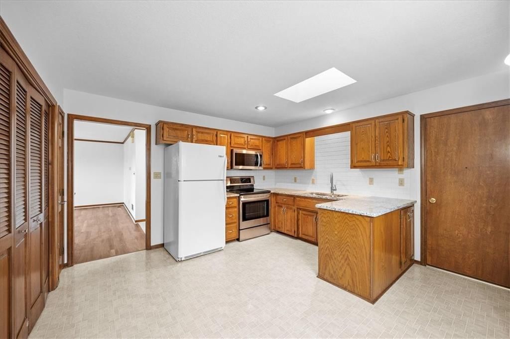 8 College Place W — photo 6