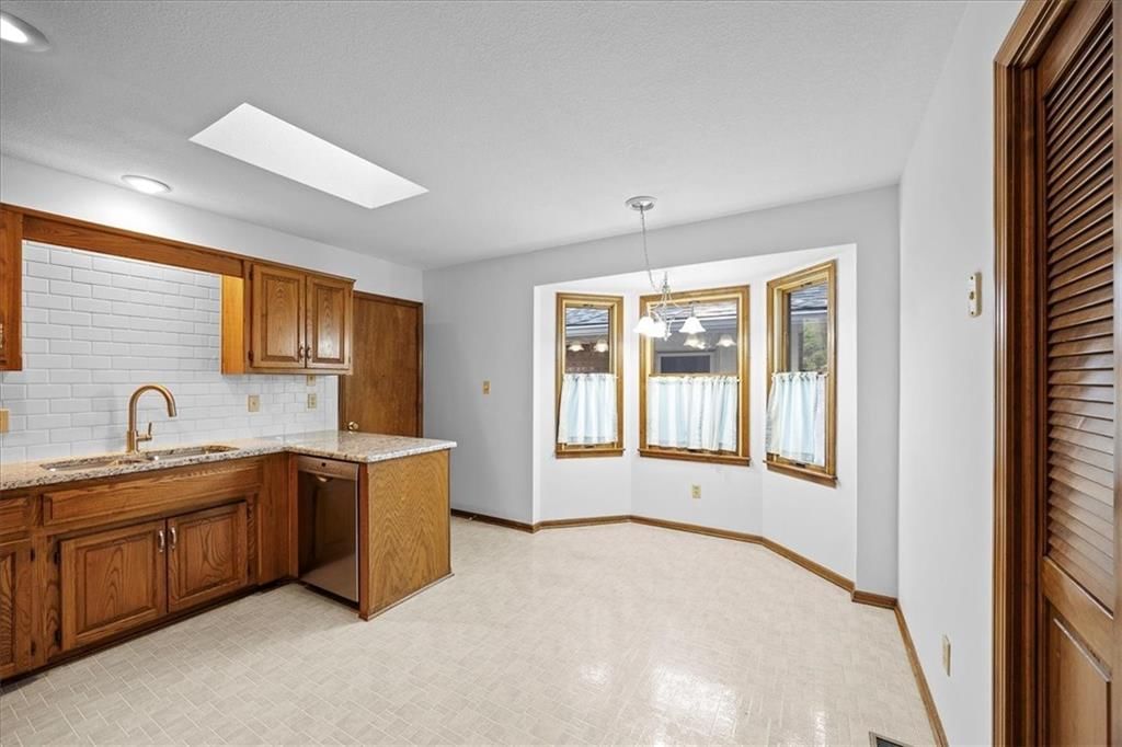 8 College Place W — photo 7