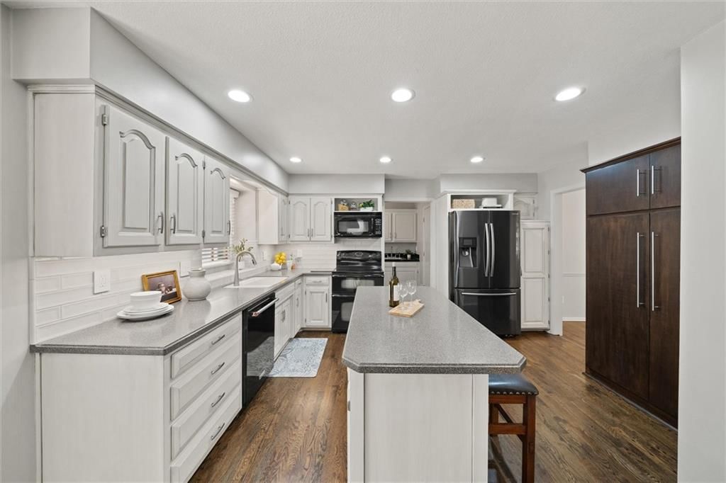 9805 W 121st Terrace — photo 11