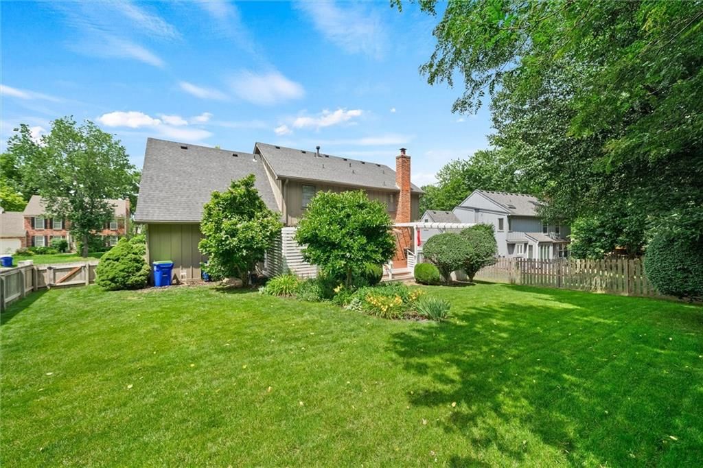 9805 W 121st Terrace — photo 38
