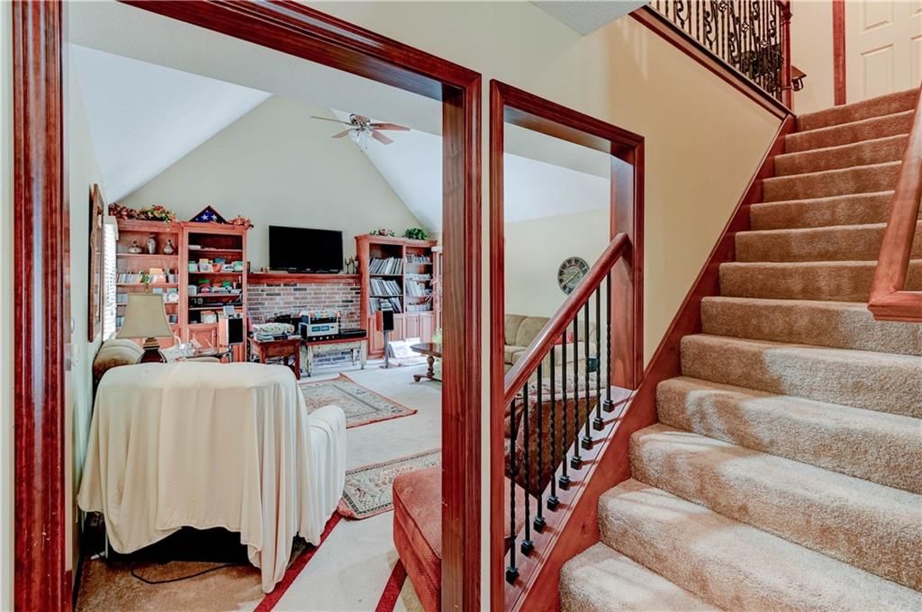 512 E Clayview Drive — photo 11