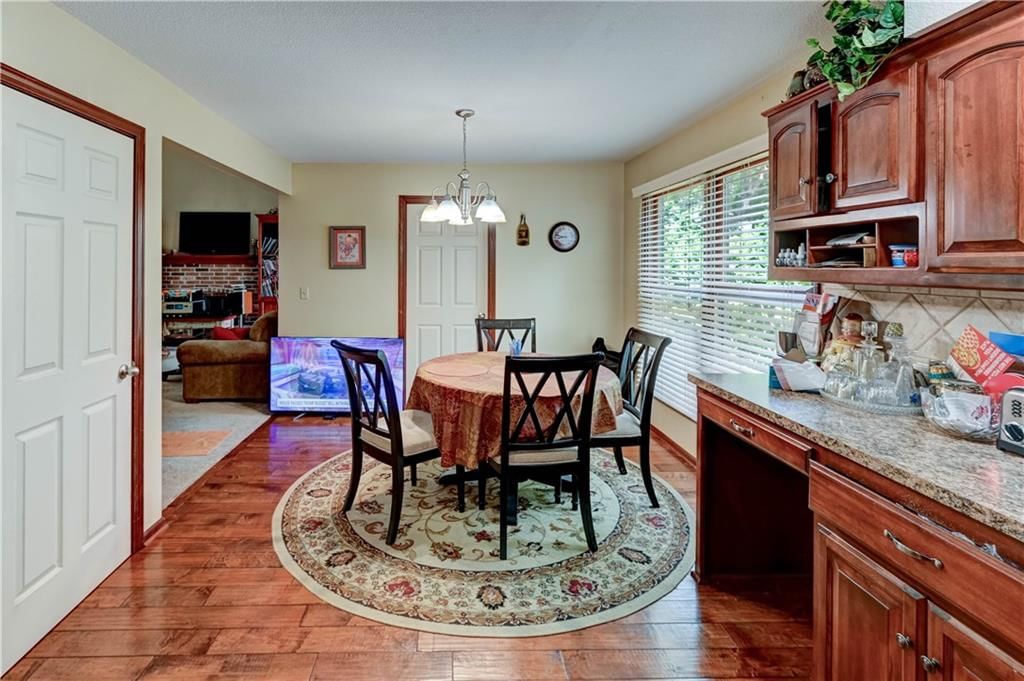 512 E Clayview Drive — photo 15