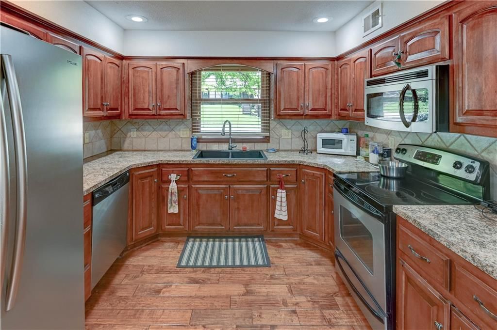 512 E Clayview Drive — photo 16