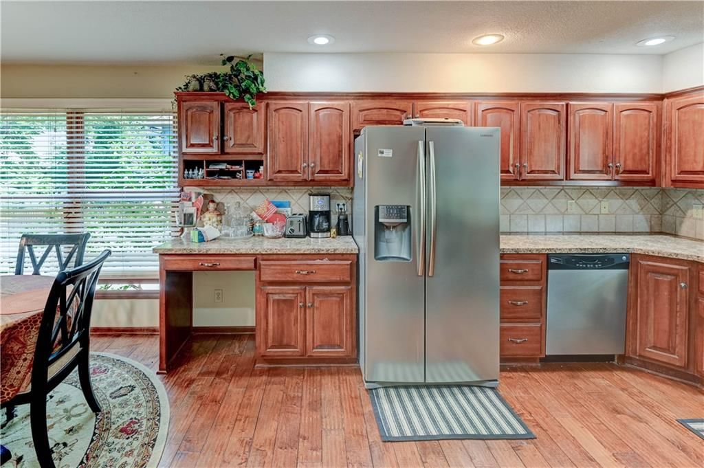 512 E Clayview Drive — photo 17