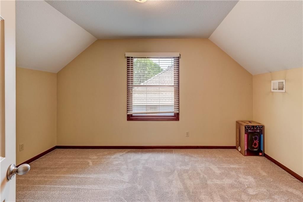 512 E Clayview Drive — photo 20