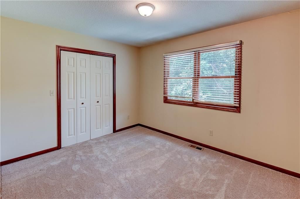 512 E Clayview Drive — photo 32