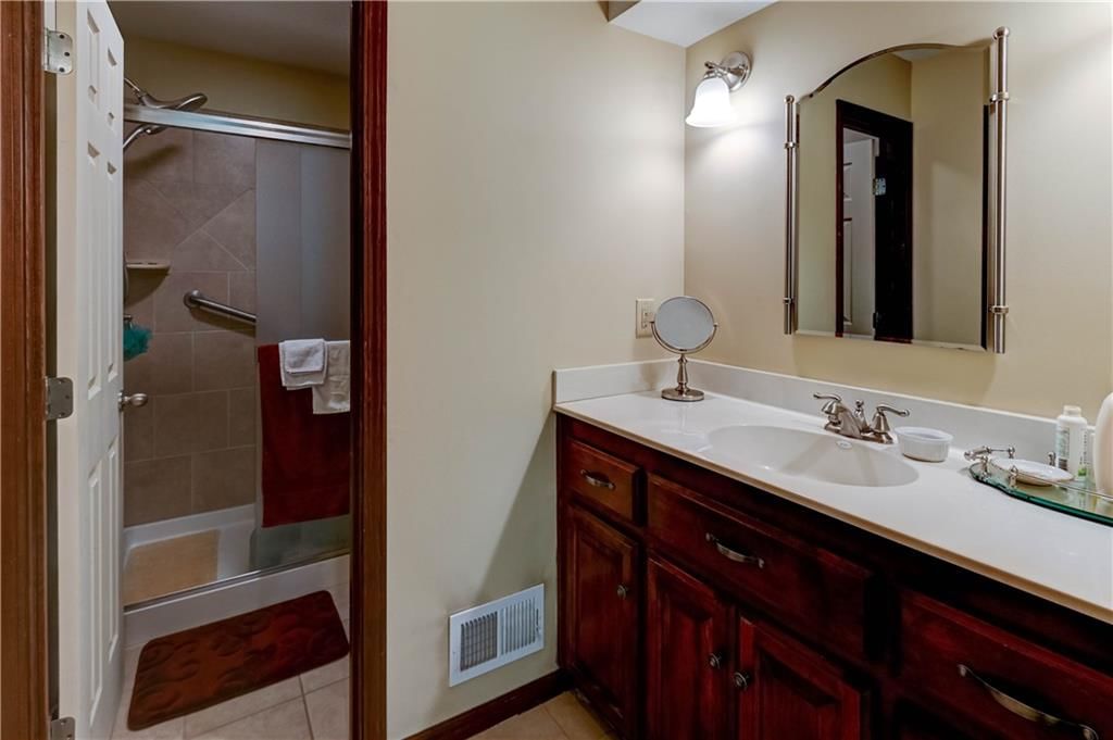 512 E Clayview Drive — photo 33