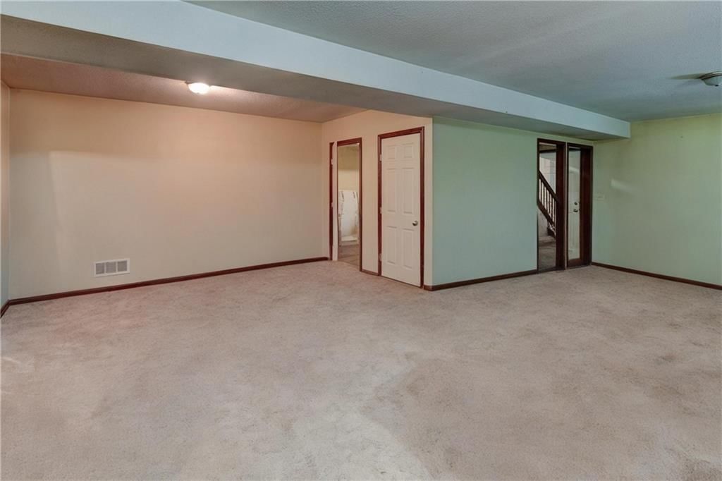 512 E Clayview Drive — photo 36