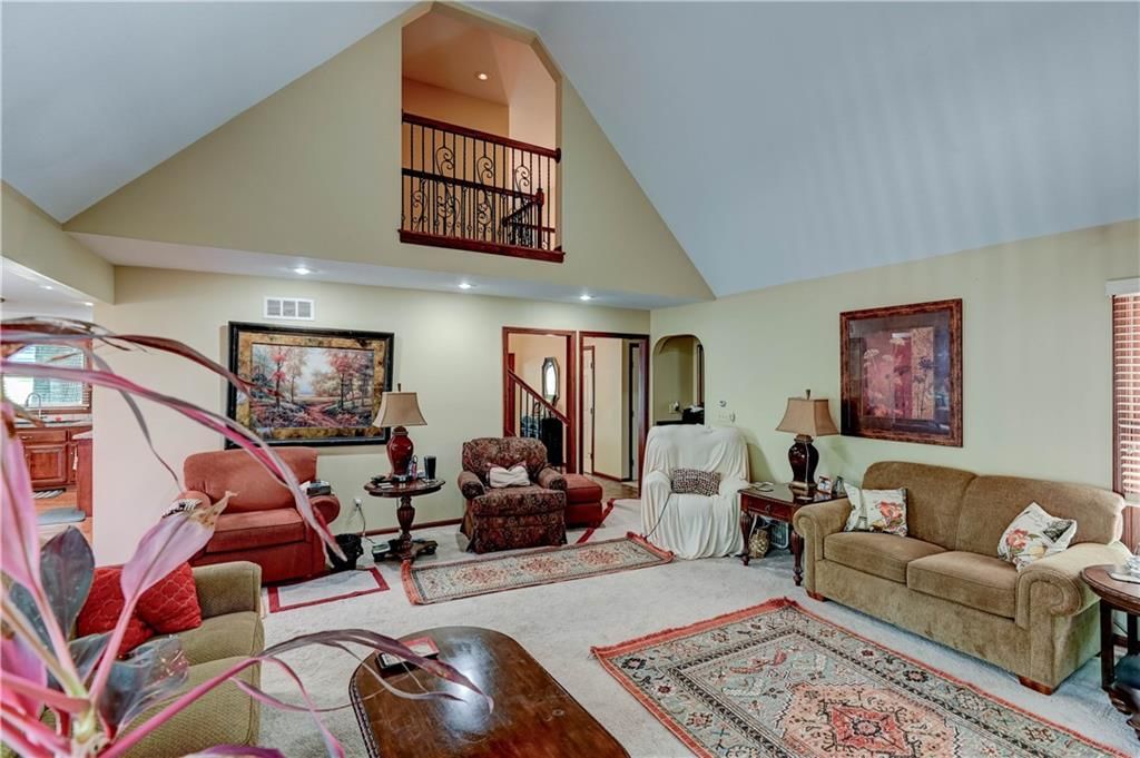 512 E Clayview Drive — photo 7