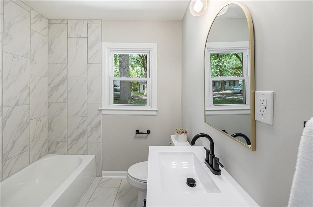 9023 E 74th Terrace — photo 11