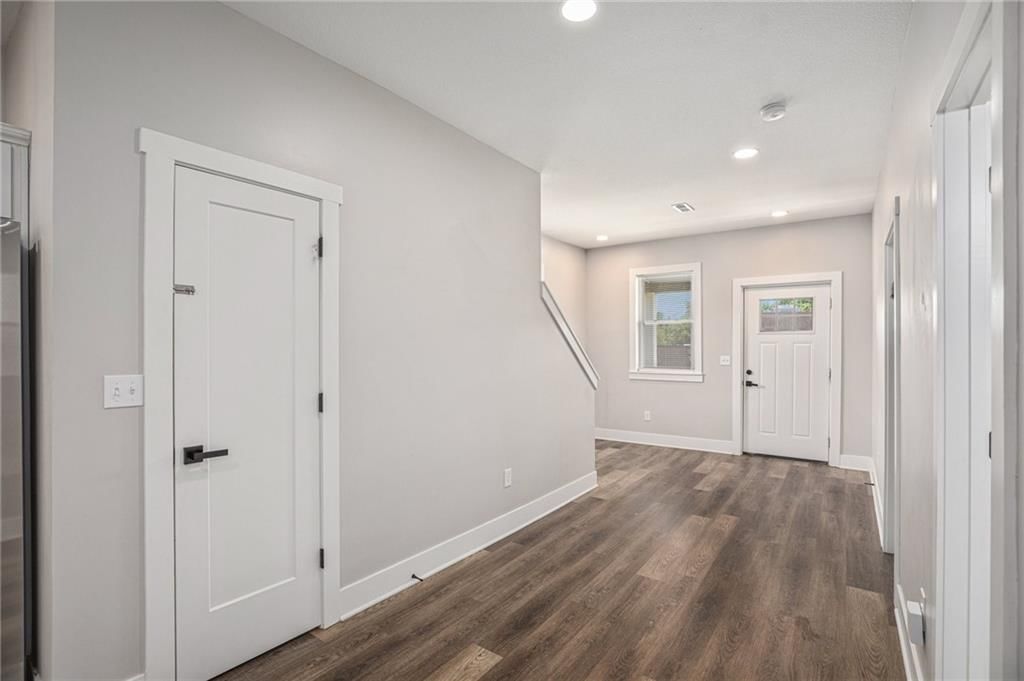 1116 Splitlog Avenue — photo 8