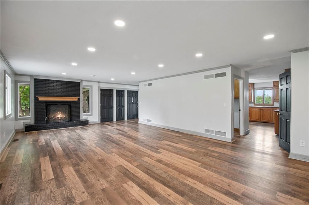1010 Wellington Street — photo 11