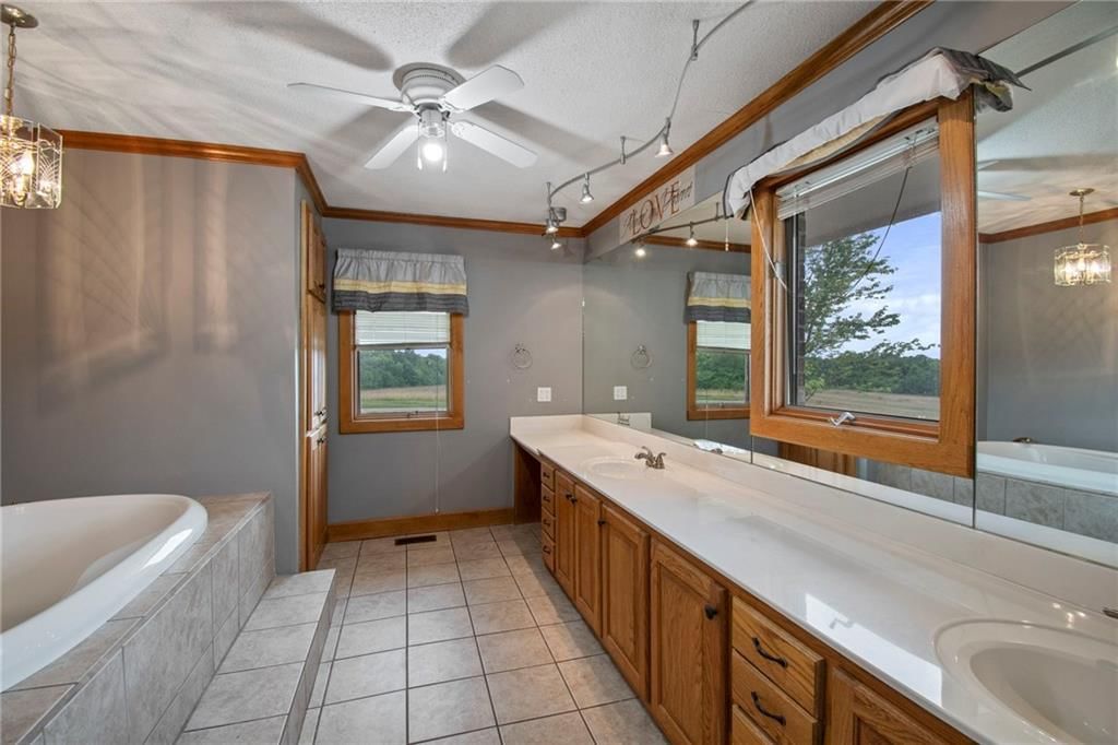 1010 Wellington Street — photo 27