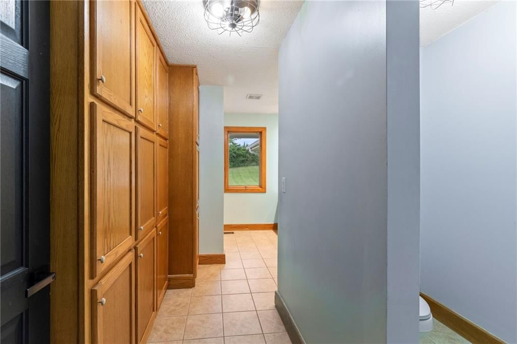 1010 Wellington Street — photo 32