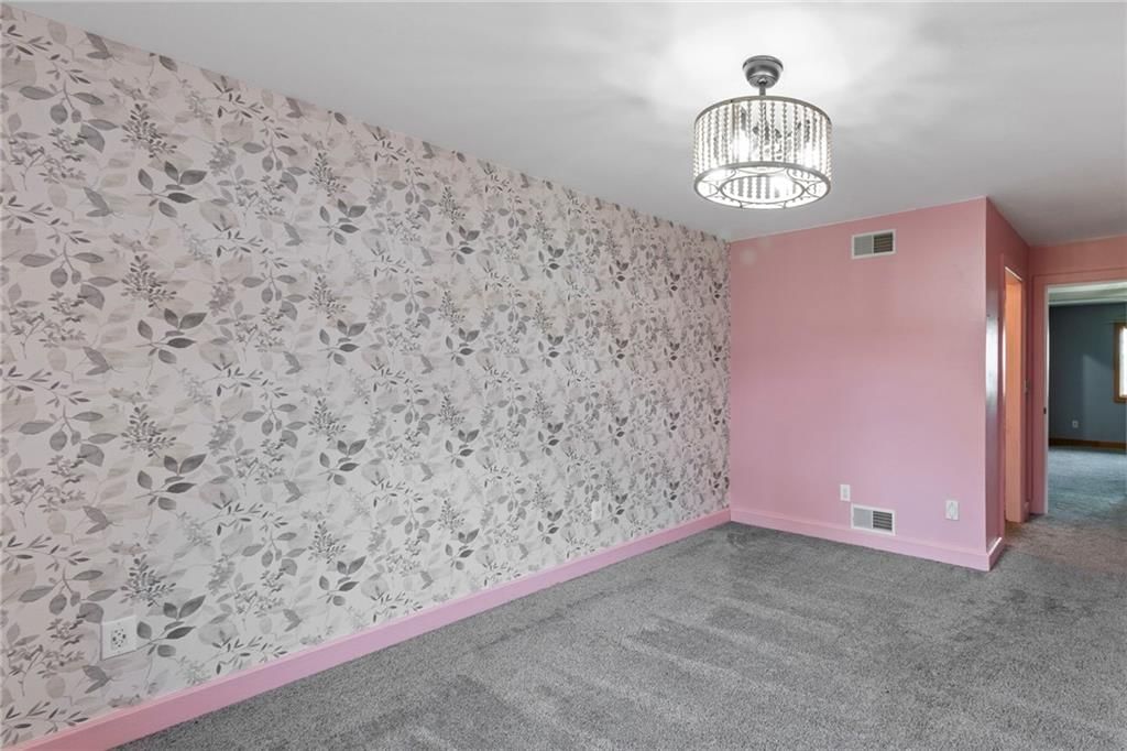 1010 Wellington Street — photo 37