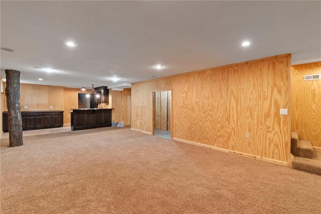 1010 Wellington Street — photo 38
