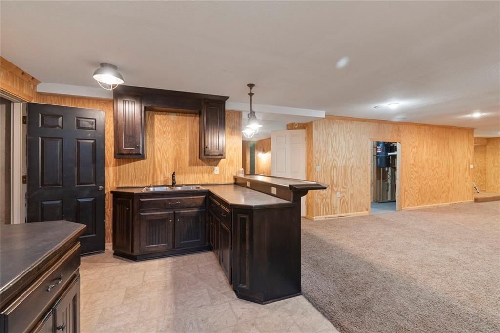 1010 Wellington Street — photo 40