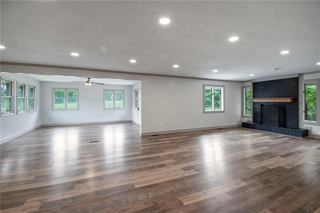 1010 Wellington Street — photo 6