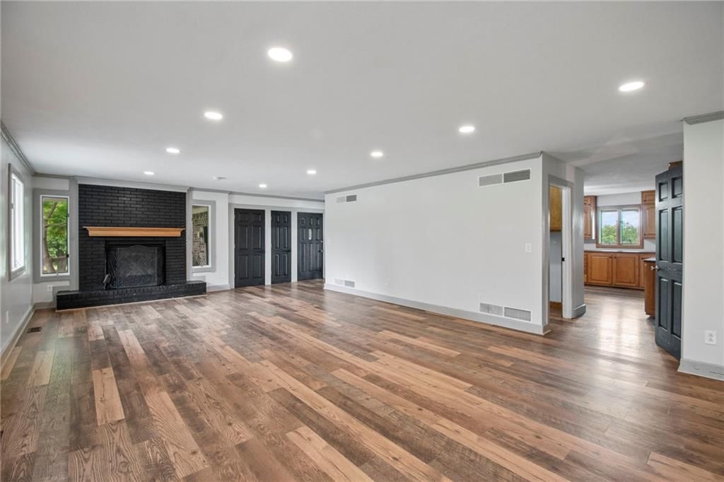 1010 Wellington Street — photo 10
